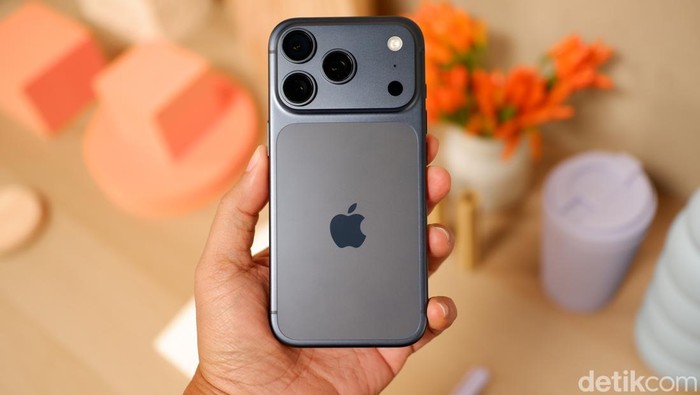 Intel Dikabarkan Mulai Produksi Chip untuk Apple iPhone