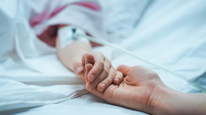 Langkah Pertolongan Pertama saat Anak Keracunan Makanan, Orang Tua Jangan Panik